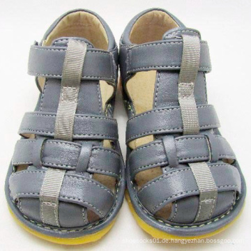 Graue Baby-Sandalen Quietschen Sandalen